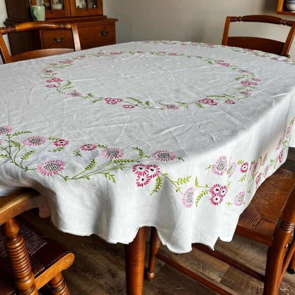 Vintage Hand Embroidered Linen Tablecloth Pink Floral Oval Cottagecore Farmhouse - Picture 9 of 9